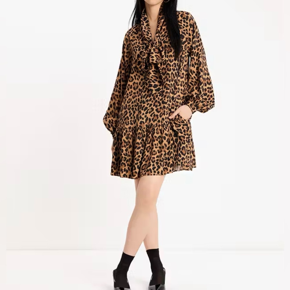 Classic Leopard Tie-neck Dress